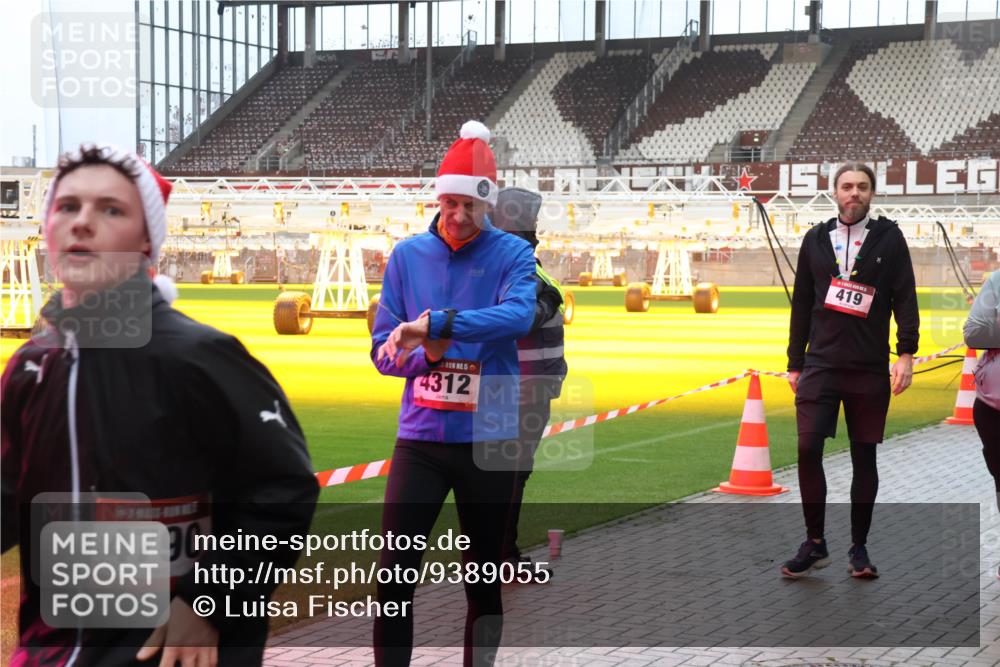 07.12.2025 - St. Pauli X-Mass-Run No. 15 Luisa Fischer http://msf.ph/oto/9389055 07.12.2025 11:59:49 Ziel 4790, 5, 4312, 419, 862, 1337, 1406, 1777, 1864, 1865, 1868, 2627, 2630, 2741, 4242, 4306, 4733, 4744, 4749, 4754, 4790 meine-sportfotos.de