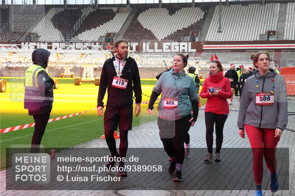 07.12.2025 - St. Pauli X-Mass-Run No. 15 Luisa Fischer http://msf.ph/oto/9389058 07.12.2025 11:59:50 Ziel 419, 5, 409, 714, 589, 862, 1337, 1406, 1777, 1864, 1865, 1868, 2627, 2630, 2741, 4242, 4306, 4733, 4744, 4749, 4754, 4790 meine-sportfotos.de