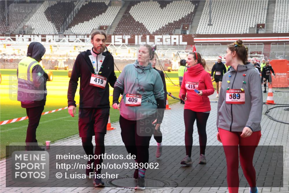 07.12.2025 - St. Pauli X-Mass-Run No. 15 Luisa Fischer http://msf.ph/oto/9389062 07.12.2025 11:59:51 Ziel 419, 409, 415, 2714, 15, 589, 862, 1337, 1406, 1777, 1864, 1865, 1868, 2627, 2630, 2741, 4242, 4306, 4733, 4744, 4749, 4754, 4790 meine-sportfotos.de