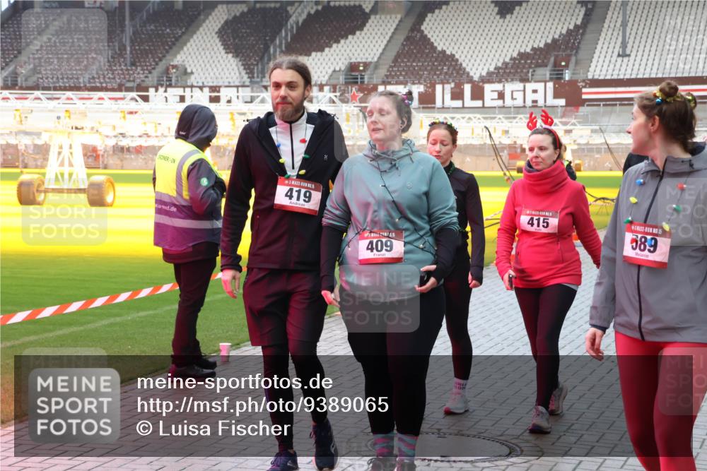 07.12.2025 - St. Pauli X-Mass-Run No. 15 Luisa Fischer http://msf.ph/oto/9389065 07.12.2025 11:59:51 Ziel 5, 419, 0, 15, 409, 415, 15, 589, 862, 1337, 1406, 1777, 1864, 1865, 1868, 2627, 2630, 2741, 4242, 4306, 4733, 4744, 4749, 4754, 4790 meine-sportfotos.de