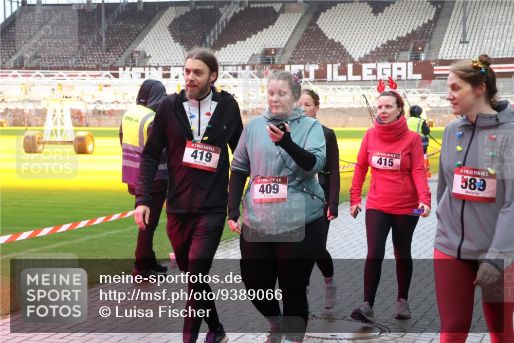 07.12.2025 - St. Pauli X-Mass-Run No. 15 Luisa Fischer http://msf.ph/oto/9389066 07.12.2025 11:59:52 Ziel 15, 419, 0, 15, 409, 15, 415, 15, 589, 862, 1337, 1406, 1864, 1865, 1868, 2627, 2630, 2741, 4242, 4306, 4733, 4744, 4749, 4754, 4790 meine-sportfotos.de