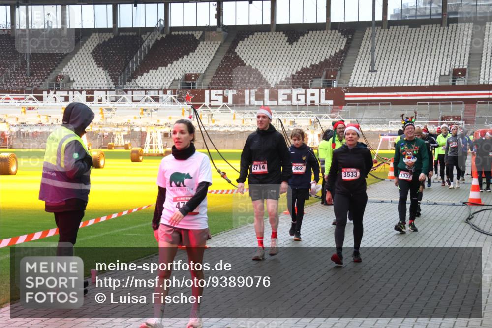 07.12.2025 - St. Pauli X-Mass-Run No. 15 Luisa Fischer http://msf.ph/oto/9389076 07.12.2025 12:00:02 Ziel 2714, 862, 3533, 1337, 4749, 862, 1337, 1406, 1864, 1865, 1868, 2627, 2630, 2741, 4242, 4306, 4744, 4754, 4790 meine-sportfotos.de