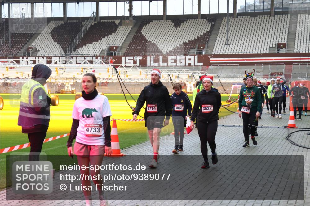 07.12.2025 - St. Pauli X-Mass-Run No. 15 Luisa Fischer http://msf.ph/oto/9389077 07.12.2025 12:00:02 Ziel 4733, 2714, 862, 3533, 1337, 4749, 862, 1337, 1406, 1864, 1865, 1868, 2627, 2630, 2741, 4242, 4306, 4744, 4754, 4790 meine-sportfotos.de