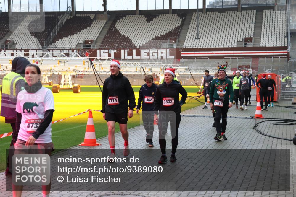 07.12.2025 - St. Pauli X-Mass-Run No. 15 Luisa Fischer http://msf.ph/oto/9389080 07.12.2025 12:00:03 Ziel 15, 473, 2714, 862, 3533, 1337, 4749, 4306, 862, 1337, 1406, 1864, 1865, 1868, 2627, 2630, 2741, 4242, 4306, 4744, 4754, 4790 meine-sportfotos.de