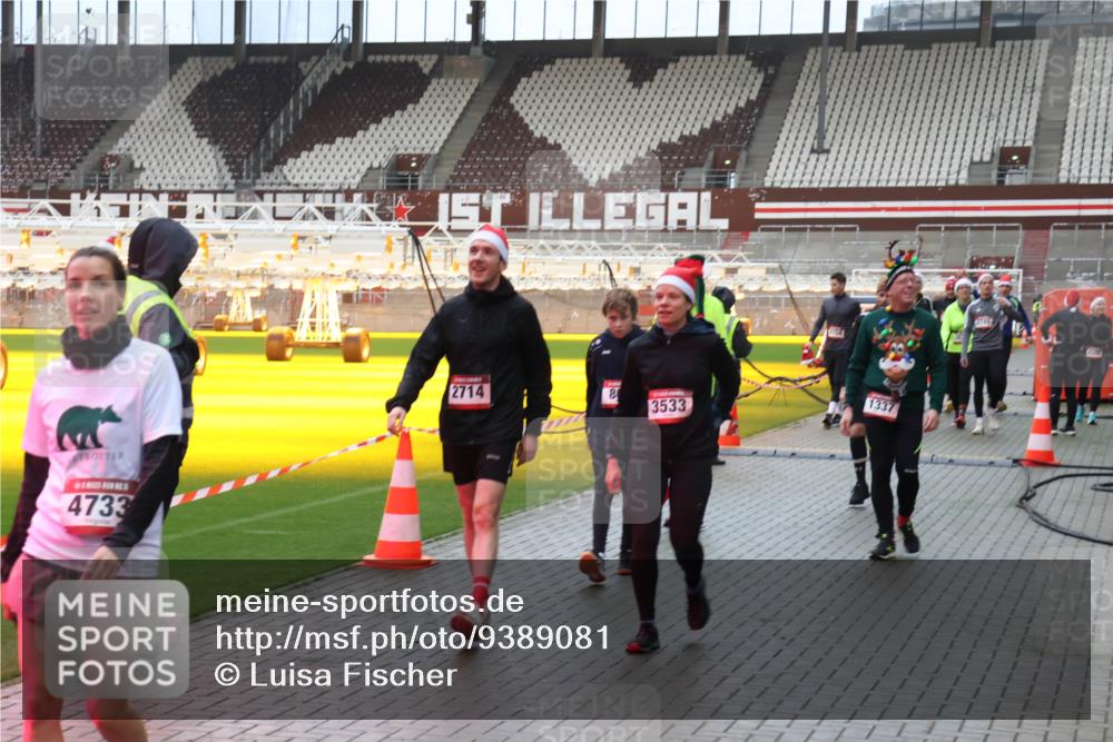 07.12.2025 - St. Pauli X-Mass-Run No. 15 Luisa Fischer http://msf.ph/oto/9389081 07.12.2025 12:00:03 Ziel 4733, 1, 2714, 8, 1337, 3533, 862, 1337, 1406, 1864, 1865, 1868, 2627, 2630, 2741, 4242, 4306, 4744, 4754, 4790 meine-sportfotos.de