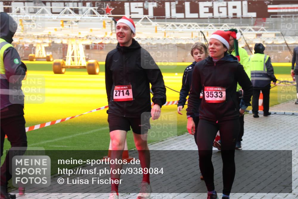 07.12.2025 - St. Pauli X-Mass-Run No. 15 Luisa Fischer http://msf.ph/oto/9389084 07.12.2025 12:00:04 Ziel 15, 2714, 5, 3533, 862, 1337, 1406, 1864, 1865, 1868, 2627, 2630, 2741, 4242, 4306, 4744, 4754, 4790 meine-sportfotos.de