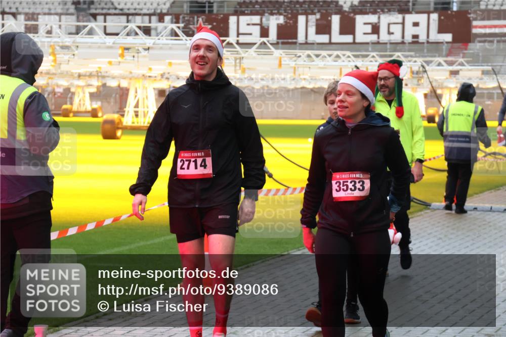 07.12.2025 - St. Pauli X-Mass-Run No. 15 Luisa Fischer http://msf.ph/oto/9389086 07.12.2025 12:00:04 Ziel 15, 2714, 15, 3533, 862, 1337, 1406, 1864, 1865, 1868, 2627, 2630, 2741, 4242, 4306, 4744, 4754, 4790 meine-sportfotos.de