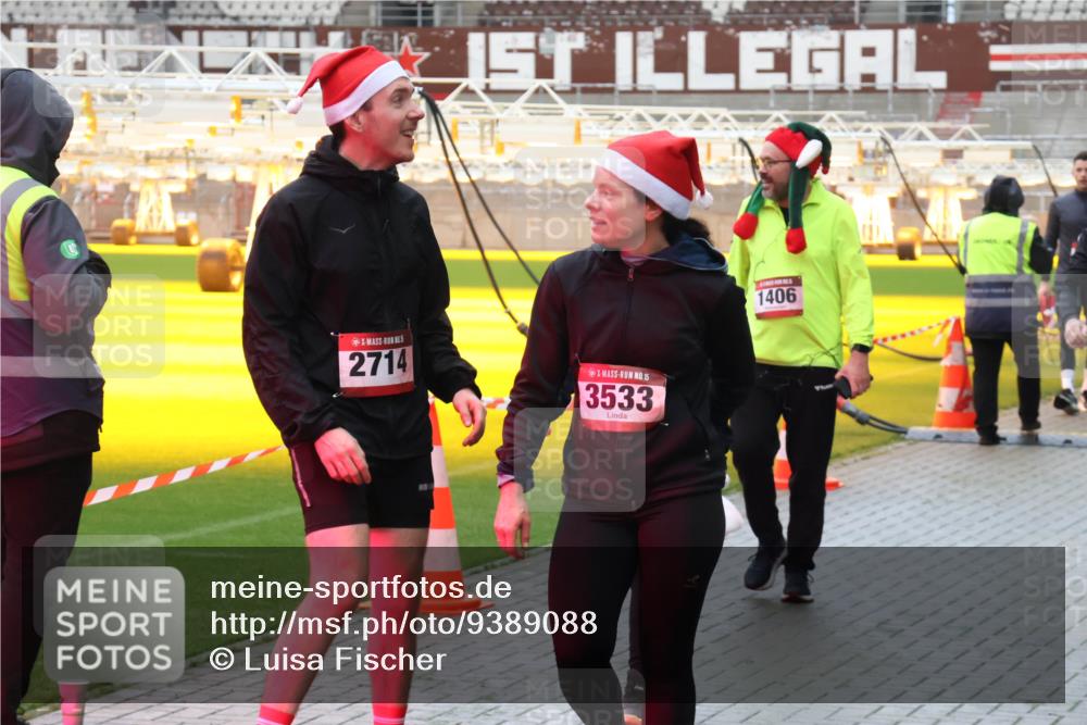 07.12.2025 - St. Pauli X-Mass-Run No. 15 Luisa Fischer http://msf.ph/oto/9389088 07.12.2025 12:00:05 Ziel 2714, 15, 3533, 1406, 862, 1337, 1406, 1864, 1865, 1868, 2627, 2630, 2741, 4242, 4306, 4744, 4754, 4790 meine-sportfotos.de
