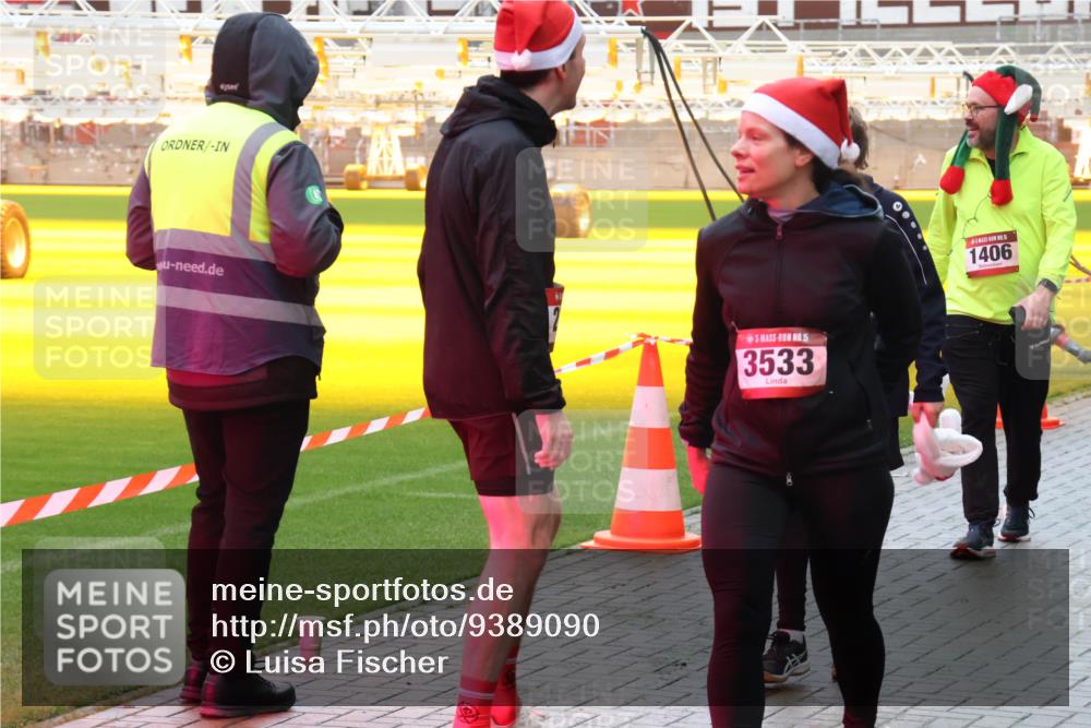 07.12.2025 - St. Pauli X-Mass-Run No. 15 Luisa Fischer http://msf.ph/oto/9389090 07.12.2025 12:00:05 Ziel 15, 3533, 1406, 862, 1337, 1406, 1864, 1865, 1868, 2627, 2630, 2741, 4242, 4306, 4744, 4754, 4790 meine-sportfotos.de
