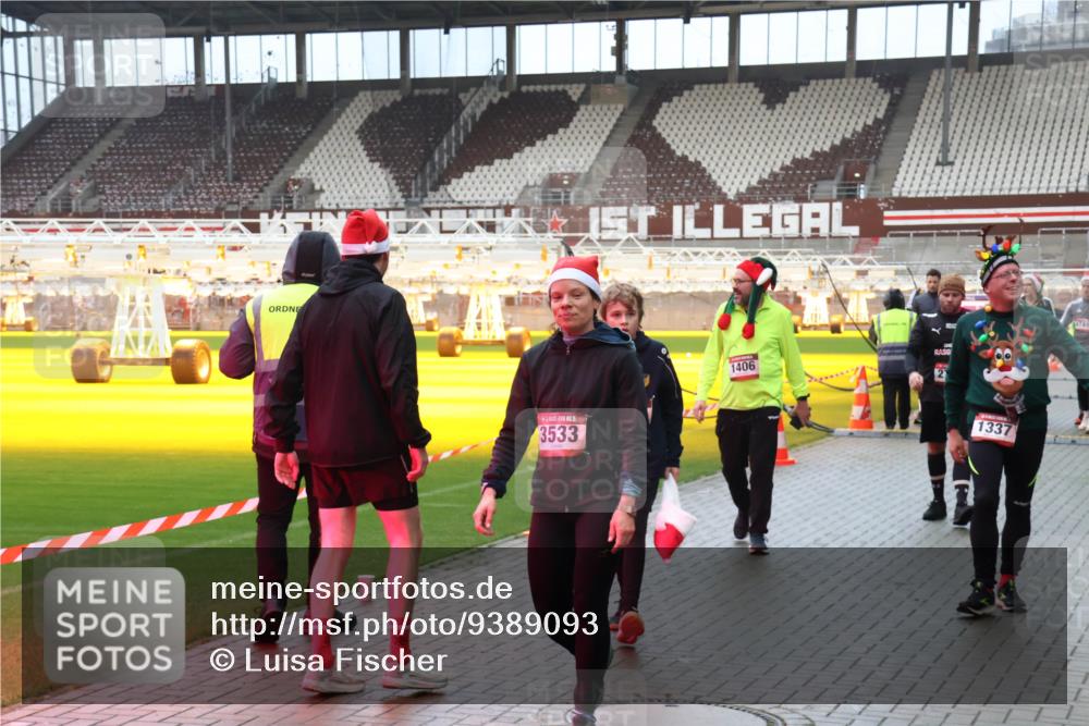 07.12.2025 - St. Pauli X-Mass-Run No. 15 Luisa Fischer http://msf.ph/oto/9389093 07.12.2025 12:00:06 Ziel 3533, 1406, 21, 1337, 862, 1337, 1406, 1864, 1865, 1868, 2627, 2630, 2741, 4242, 4306, 4744, 4754, 4790 meine-sportfotos.de