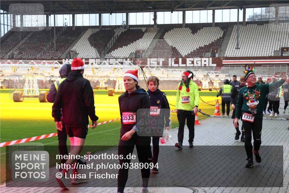 07.12.2025 - St. Pauli X-Mass-Run No. 15 Luisa Fischer http://msf.ph/oto/9389094 07.12.2025 12:00:06 Ziel 1, 1, 15, 3533, 862, 1406, 1337, 1864, 862, 1337, 1406, 1864, 1865, 1868, 2627, 2630, 2741, 4242, 4306, 4744, 4754, 4790 meine-sportfotos.de