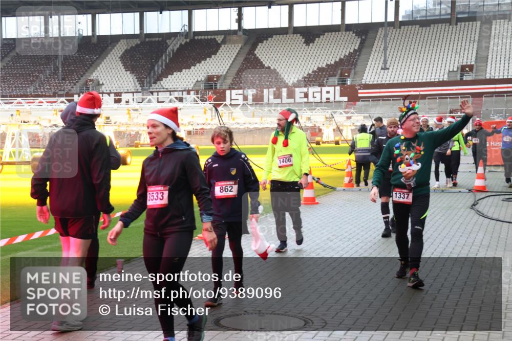 07.12.2025 - St. Pauli X-Mass-Run No. 15 Luisa Fischer http://msf.ph/oto/9389096 07.12.2025 12:00:06 Ziel 862, 3533, 1406, 1337, 862, 1337, 1406, 1864, 1865, 1868, 2627, 2630, 2741, 4242, 4306, 4744, 4754, 4790 meine-sportfotos.de