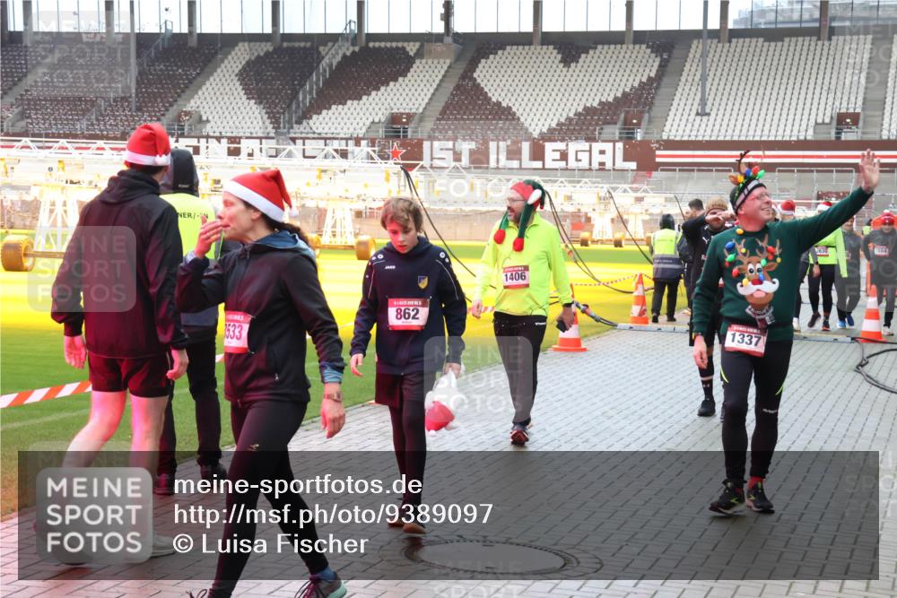 07.12.2025 - St. Pauli X-Mass-Run No. 15 Luisa Fischer http://msf.ph/oto/9389097 07.12.2025 12:00:07 Ziel 333, 3533, 862, 1406, 1337, 1864, 862, 1337, 1406, 1864, 1865, 1868, 2627, 2630, 2741, 4242, 4306, 4744, 4754, 4790 meine-sportfotos.de