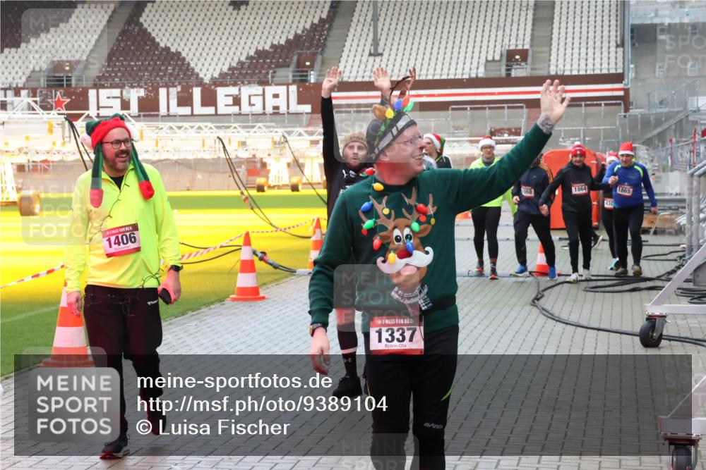 07.12.2025 - St. Pauli X-Mass-Run No. 15 Luisa Fischer http://msf.ph/oto/9389104 07.12.2025 12:00:09 Ziel 1406, 15, 1337, 868, 1864, 430, 1865, 862, 1864, 1865, 1868, 2627, 2630, 2741, 4242, 4306, 4744, 4754, 4790 meine-sportfotos.de