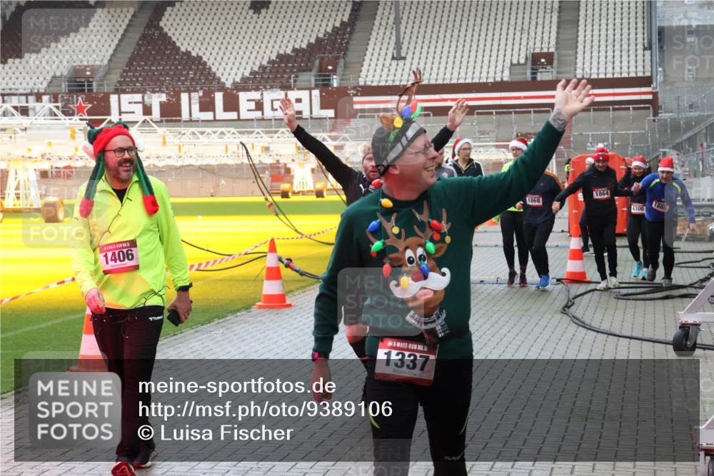 07.12.2025 - St. Pauli X-Mass-Run No. 15 Luisa Fischer http://msf.ph/oto/9389106 07.12.2025 12:00:09 Ziel 15, 1406, 15, 1337, 1864, 1868, 4306, 1865, 862, 1864, 1865, 1868, 2627, 2630, 2741, 4242, 4306, 4744, 4754, 4790 meine-sportfotos.de
