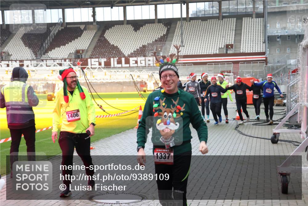 07.12.2025 - St. Pauli X-Mass-Run No. 15 Luisa Fischer http://msf.ph/oto/9389109 07.12.2025 12:00:10 Ziel 1406, 15, 1337, 4749, 1868, 1864, 4306, 1865, 1864, 1865, 1868, 2627, 2630, 2741, 4242, 4306, 4743, 4744, 4754, 4790 meine-sportfotos.de