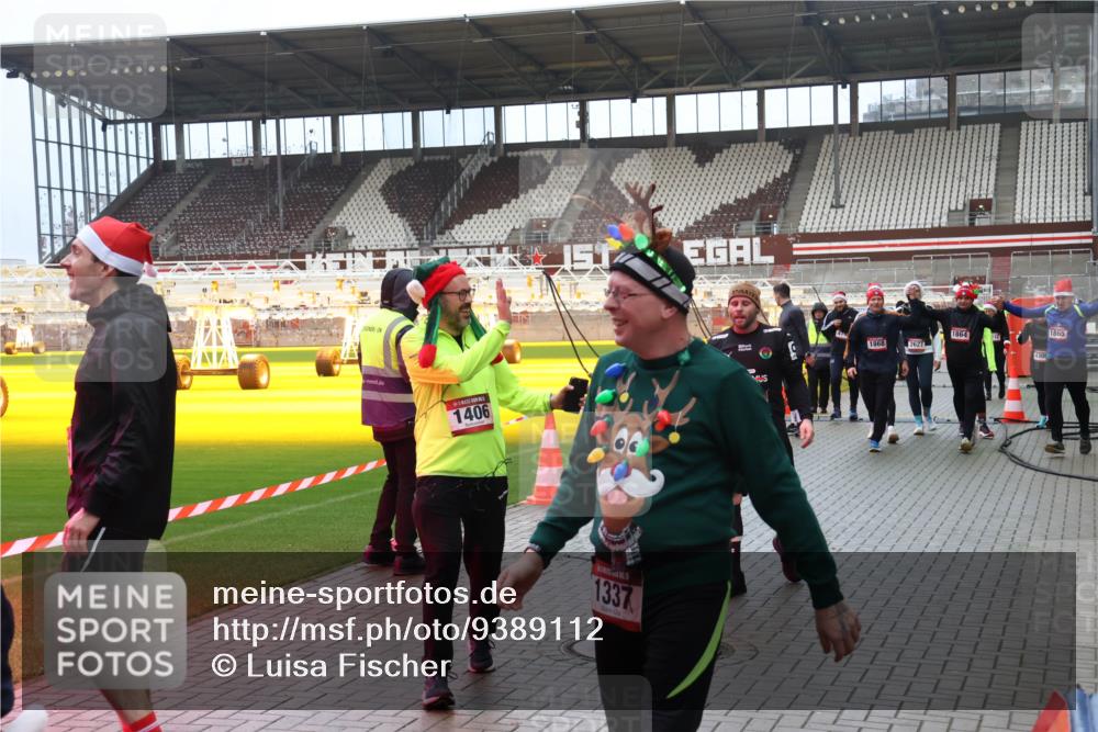 07.12.2025 - St. Pauli X-Mass-Run No. 15 Luisa Fischer http://msf.ph/oto/9389112 07.12.2025 12:00:11 Ziel 1406, 1337, 1868, 2627, 1864, 1865, 1864, 1865, 1868, 2627, 2630, 2741, 4242, 4306, 4743, 4744, 4752, 4754, 4790 meine-sportfotos.de