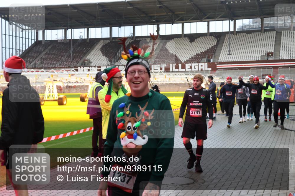 07.12.2025 - St. Pauli X-Mass-Run No. 15 Luisa Fischer http://msf.ph/oto/9389115 07.12.2025 12:00:11 Ziel 1337, 2741, 1749, 1864, 2630, 1865, 1868, 1864, 1865, 1868, 2627, 2630, 2741, 4242, 4306, 4743, 4744, 4752, 4754, 4790 meine-sportfotos.de