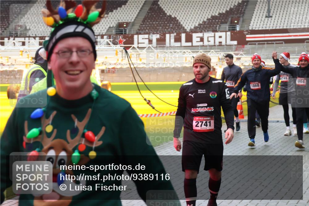 07.12.2025 - St. Pauli X-Mass-Run No. 15 Luisa Fischer http://msf.ph/oto/9389116 07.12.2025 12:00:12 Ziel 4754, 5, 2741, 1868, 4749, 1864, 1864, 1865, 1868, 2627, 2630, 2741, 4242, 4306, 4743, 4744, 4752, 4754, 4790 meine-sportfotos.de