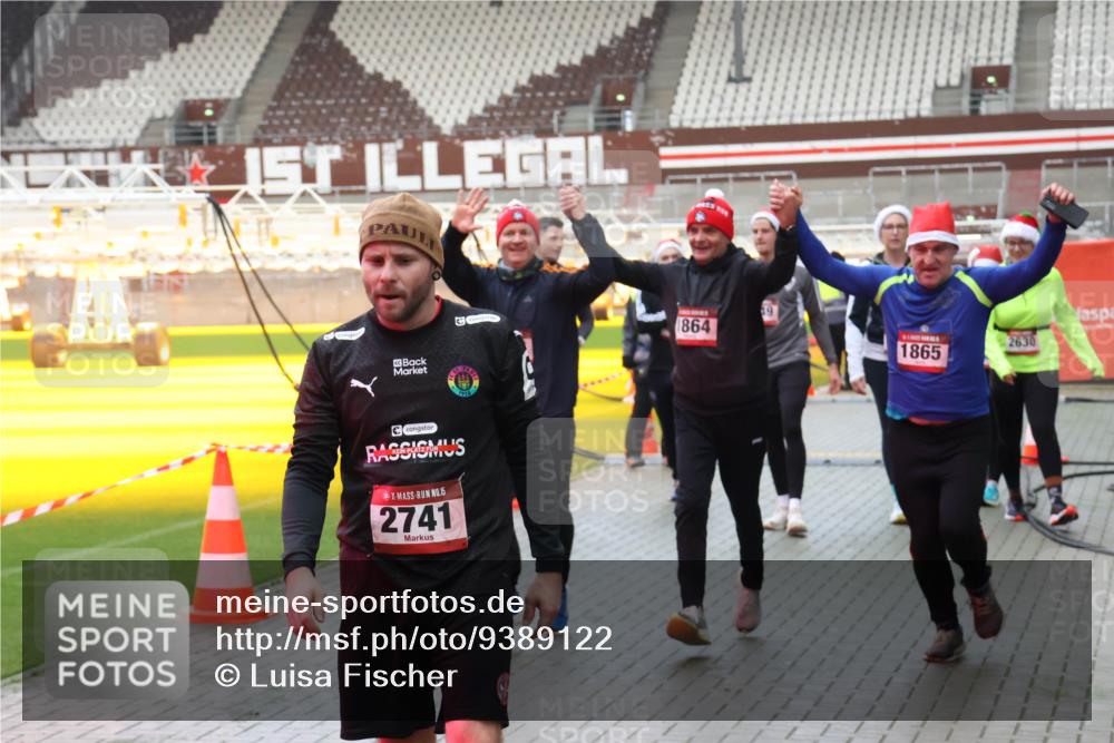 07.12.2025 - St. Pauli X-Mass-Run No. 15 Luisa Fischer http://msf.ph/oto/9389122 07.12.2025 12:00:13 Ziel 1910, 15, 2741, 1864, 69, 2630, 1865, 1864, 1865, 1868, 2627, 2630, 2741, 4242, 4306, 4743, 4744, 4752, 4754 meine-sportfotos.de