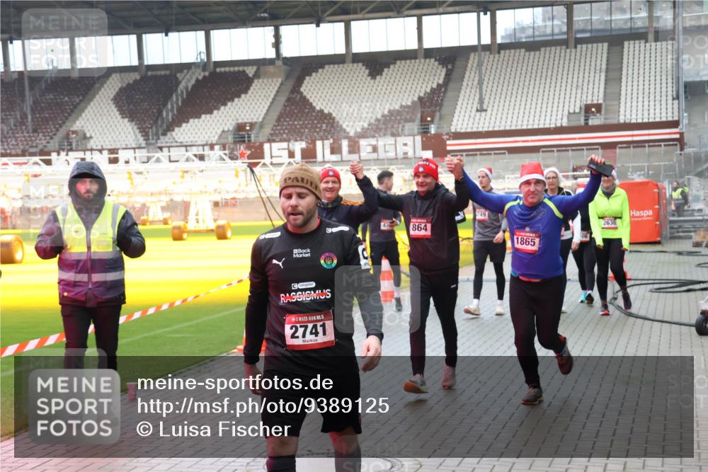 07.12.2025 - St. Pauli X-Mass-Run No. 15 Luisa Fischer http://msf.ph/oto/9389125 07.12.2025 12:00:14 Ziel 2741, 864, 49, 2630, 06, 1865, 1864, 1865, 1868, 2627, 2630, 2741, 4242, 4306, 4743, 4744, 4752, 4754 meine-sportfotos.de