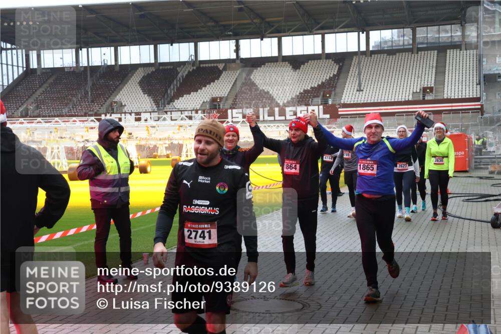 07.12.2025 - St. Pauli X-Mass-Run No. 15 Luisa Fischer http://msf.ph/oto/9389126 07.12.2025 12:00:14 Ziel 679, 15, 2741, 1864, 4744, 749, 2630, 1865, 2627, 1864, 1865, 1868, 2627, 2630, 2741, 4242, 4306, 4743, 4744, 4752, 4754 meine-sportfotos.de