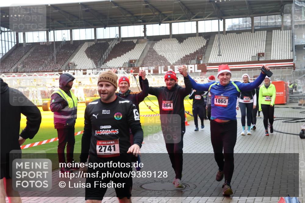07.12.2025 - St. Pauli X-Mass-Run No. 15 Luisa Fischer http://msf.ph/oto/9389128 07.12.2025 12:00:15 Ziel 1864, 5, 2741, 4744, 2630, 2627, 1865, 1864, 1865, 1868, 2627, 2630, 2741, 4242, 4306, 4743, 4744, 4752, 4754 meine-sportfotos.de