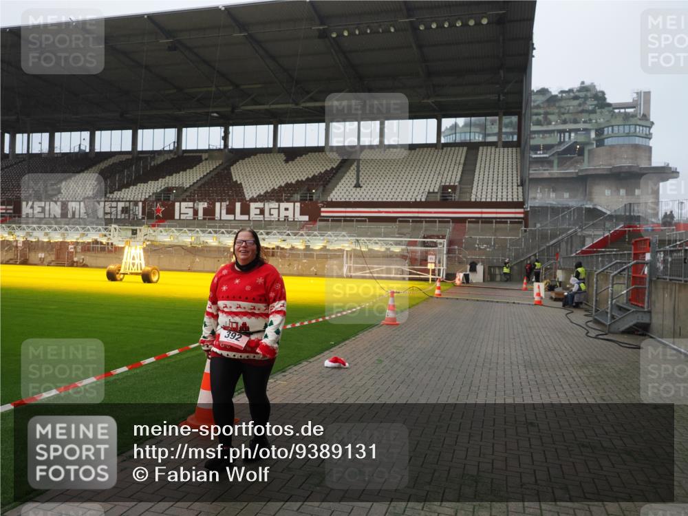 07.12.2025 - St. Pauli X-Mass-Run No. 15 Fabian Wolf http://msf.ph/oto/9389131 07.12.2025 10:20:54 Ziel 392, 1016, 1076, 1466, 2799, 4517 meine-sportfotos.de