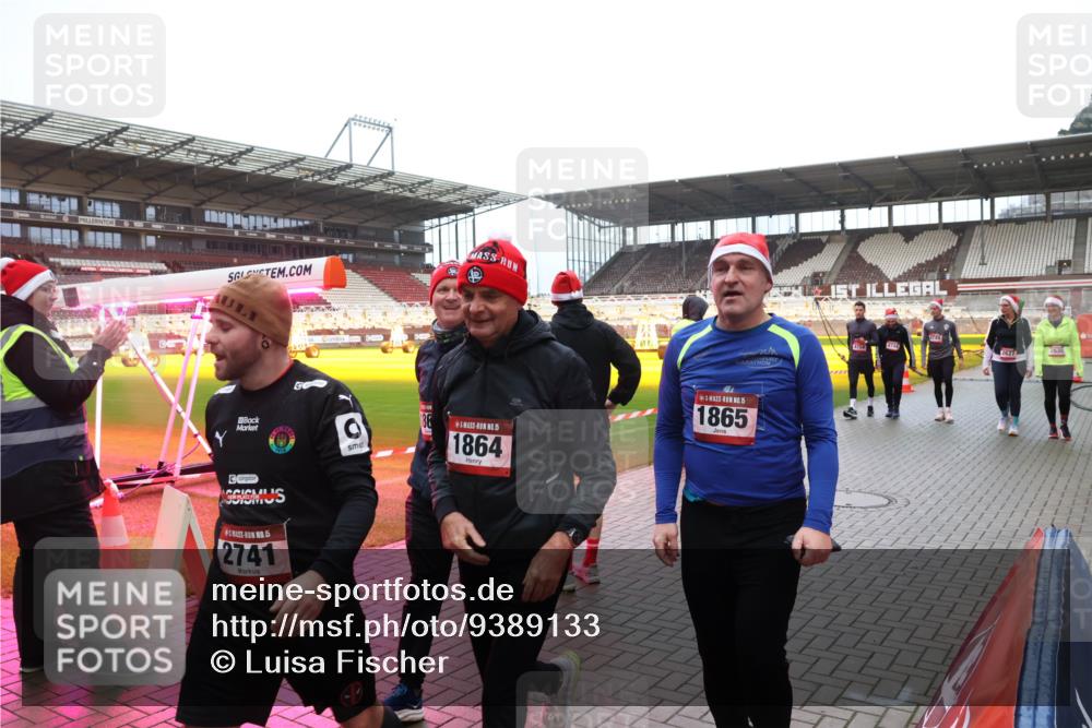 07.12.2025 - St. Pauli X-Mass-Run No. 15 Luisa Fischer http://msf.ph/oto/9389133 07.12.2025 12:00:17 Ziel 15, 1864, 2741, 15, 1865, 4744, 292, 1864, 1865, 1868, 2627, 2630, 2741, 4242, 4306, 4743, 4744, 4752, 4754 meine-sportfotos.de