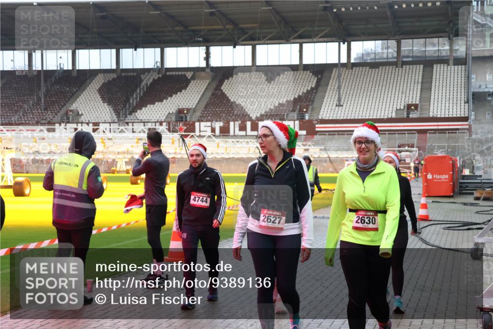 07.12.2025 - St. Pauli X-Mass-Run No. 15 Luisa Fischer http://msf.ph/oto/9389136 07.12.2025 12:00:21 Ziel 2630, 4744, 2627, 1864, 1865, 1868, 2627, 2630, 2741, 4306, 4743, 4744, 4752, 4754 meine-sportfotos.de