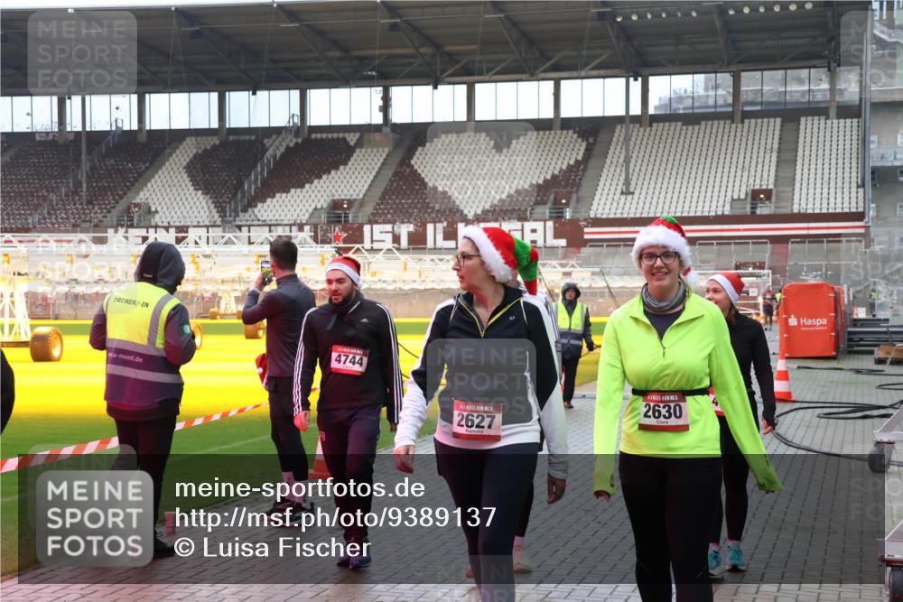 07.12.2025 - St. Pauli X-Mass-Run No. 15 Luisa Fischer http://msf.ph/oto/9389137 07.12.2025 12:00:21 Ziel 4744, 2627, 2630, 1864, 1865, 1868, 2627, 2630, 2741, 4306, 4743, 4744, 4752, 4754 meine-sportfotos.de