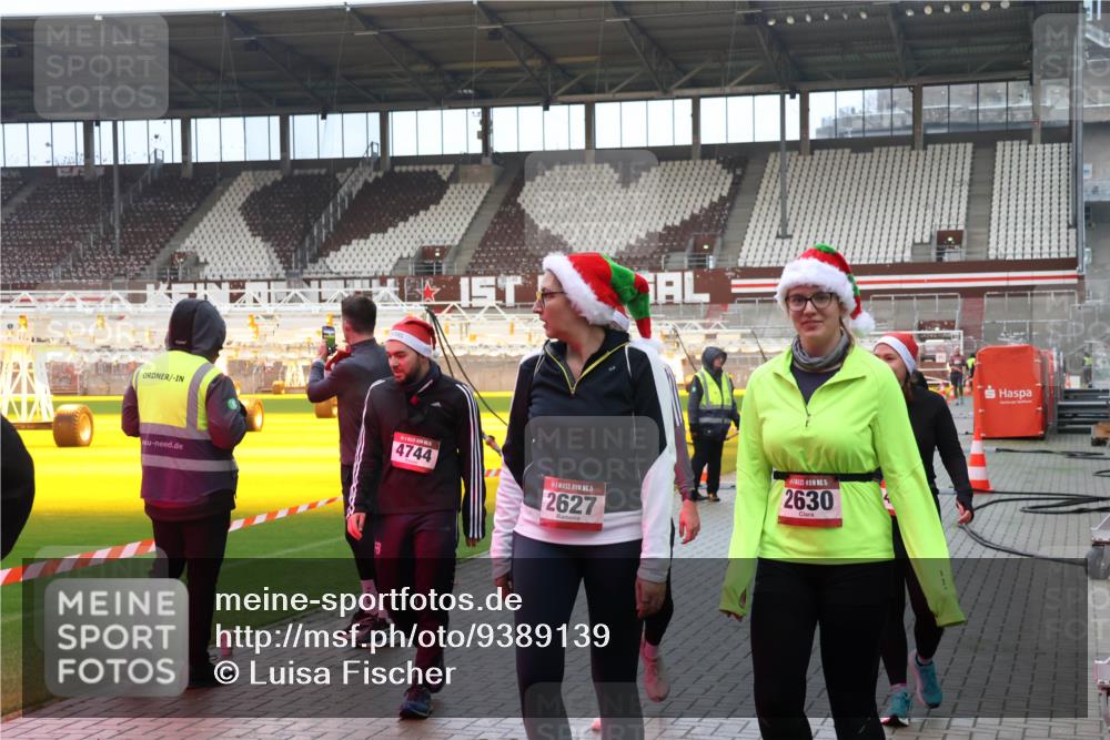 07.12.2025 - St. Pauli X-Mass-Run No. 15 Luisa Fischer http://msf.ph/oto/9389139 07.12.2025 12:00:21 Ziel 4744, 5, 2627, 2630, 1864, 1865, 1868, 2627, 2630, 2741, 4306, 4743, 4744, 4752, 4754 meine-sportfotos.de