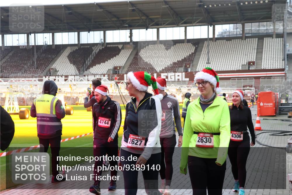 07.12.2025 - St. Pauli X-Mass-Run No. 15 Luisa Fischer http://msf.ph/oto/9389140 07.12.2025 12:00:22 Ziel 4744, 5, 2627, 9, 2630, 4306, 1864, 1865, 1868, 2627, 2630, 2741, 4306, 4743, 4744, 4752, 4754 meine-sportfotos.de