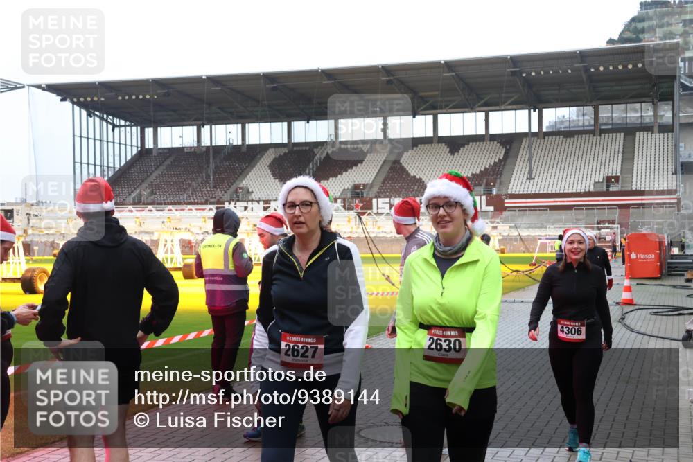 07.12.2025 - St. Pauli X-Mass-Run No. 15 Luisa Fischer http://msf.ph/oto/9389144 07.12.2025 12:00:23 Ziel 15, 2627, 5, 2630, 4306, 1864, 1865, 1868, 2627, 2630, 2741, 4306, 4743, 4744, 4752, 4754 meine-sportfotos.de