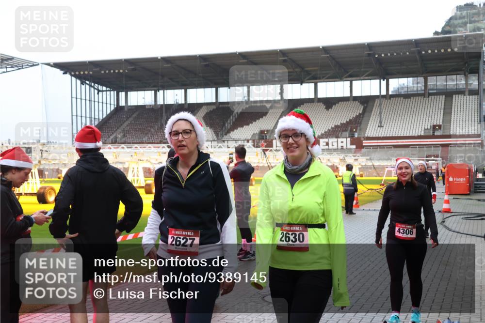 07.12.2025 - St. Pauli X-Mass-Run No. 15 Luisa Fischer http://msf.ph/oto/9389145 07.12.2025 12:00:23 Ziel 15, 2627, 15, 2630, 4306, 1864, 1865, 1868, 2627, 2630, 2741, 4306, 4743, 4744, 4752, 4754 meine-sportfotos.de