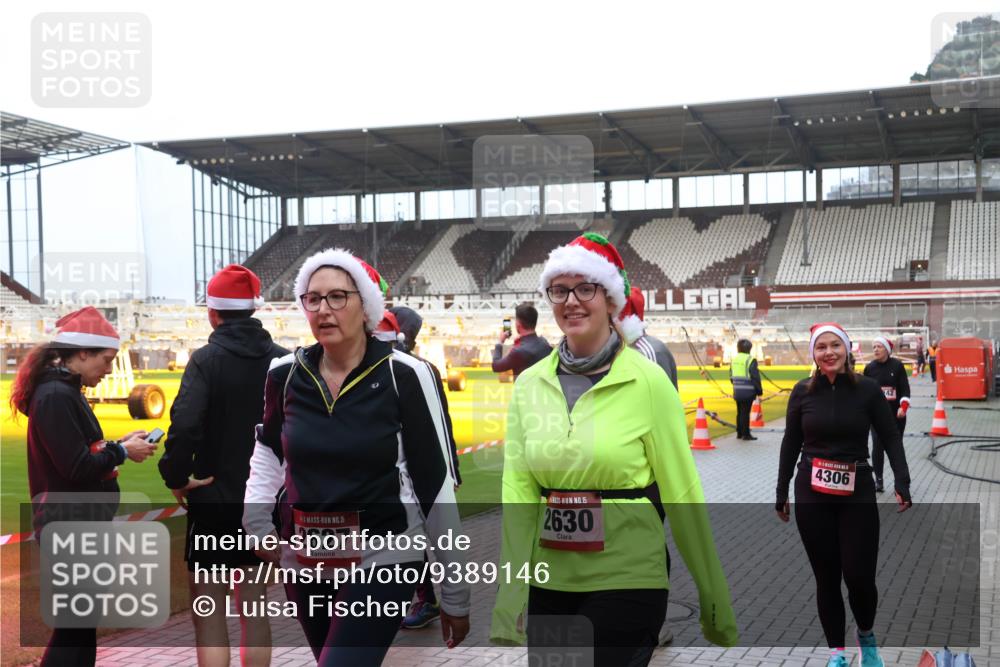 07.12.2025 - St. Pauli X-Mass-Run No. 15 Luisa Fischer http://msf.ph/oto/9389146 07.12.2025 12:00:23 Ziel 15, 2627, 15, 2630, 4306, 1864, 1865, 1868, 2627, 2630, 2741, 4306, 4743, 4744, 4752, 4754 meine-sportfotos.de