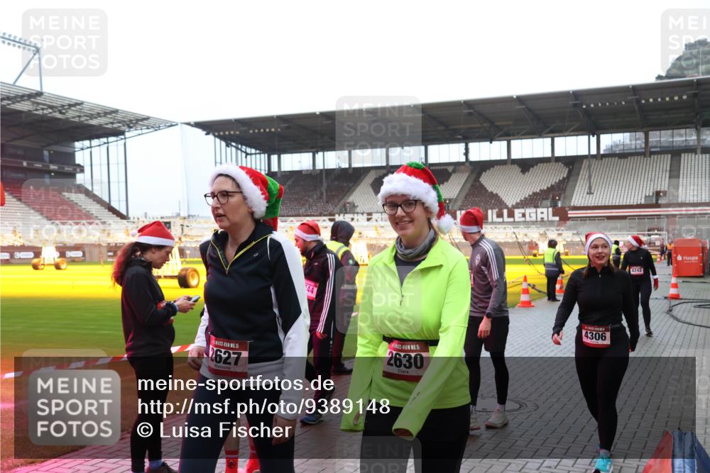 07.12.2025 - St. Pauli X-Mass-Run No. 15 Luisa Fischer http://msf.ph/oto/9389148 07.12.2025 12:00:24 Ziel 15, 2627, 15, 2630, 4306, 4242, 1864, 1865, 1868, 2627, 2630, 2741, 4306, 4743, 4744, 4752, 4754 meine-sportfotos.de