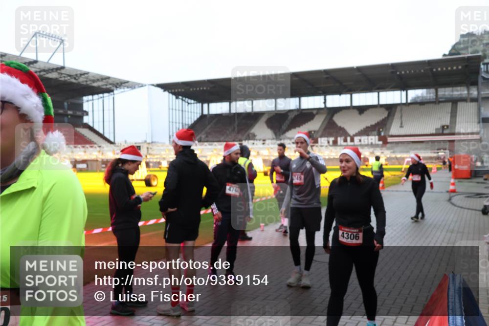 07.12.2025 - St. Pauli X-Mass-Run No. 15 Luisa Fischer http://msf.ph/oto/9389154 07.12.2025 12:00:25 Ziel 115, 949, 4306, 1864, 1865, 1868, 2264, 2627, 2630, 2741, 4306, 4743, 4744, 4752, 4754 meine-sportfotos.de