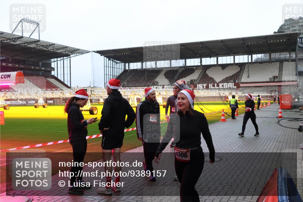 07.12.2025 - St. Pauli X-Mass-Run No. 15 Luisa Fischer http://msf.ph/oto/9389157 07.12.2025 12:00:25 Ziel 4744, 5, 4306, 1864, 1865, 1868, 2264, 2627, 2630, 2741, 4306, 4743, 4744, 4752, 4754 meine-sportfotos.de