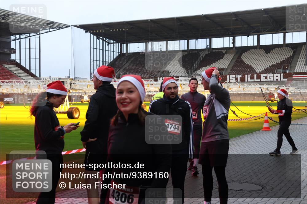 07.12.2025 - St. Pauli X-Mass-Run No. 15 Luisa Fischer http://msf.ph/oto/9389160 07.12.2025 12:00:26 Ziel 4306, 4744, 54, 49, 1864, 1865, 1868, 2264, 2627, 2630, 2741, 4306, 4743, 4744, 4752, 4754 meine-sportfotos.de