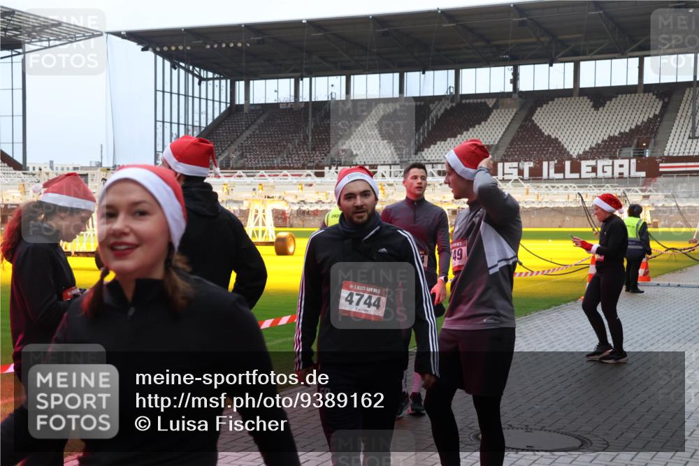 07.12.2025 - St. Pauli X-Mass-Run No. 15 Luisa Fischer http://msf.ph/oto/9389162 07.12.2025 12:00:26 Ziel 15, 4744, 49, 1864, 1865, 1868, 2264, 2627, 2630, 2741, 4306, 4743, 4744, 4752, 4754 meine-sportfotos.de
