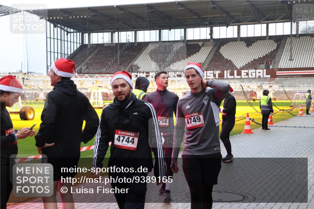 07.12.2025 - St. Pauli X-Mass-Run No. 15 Luisa Fischer http://msf.ph/oto/9389165 07.12.2025 12:00:27 Ziel 15, 4744, 754, 15, 4749, 1000, 1864, 1865, 1868, 2264, 2267, 2627, 2630, 2741, 4306, 4743, 4744, 4752, 4754 meine-sportfotos.de