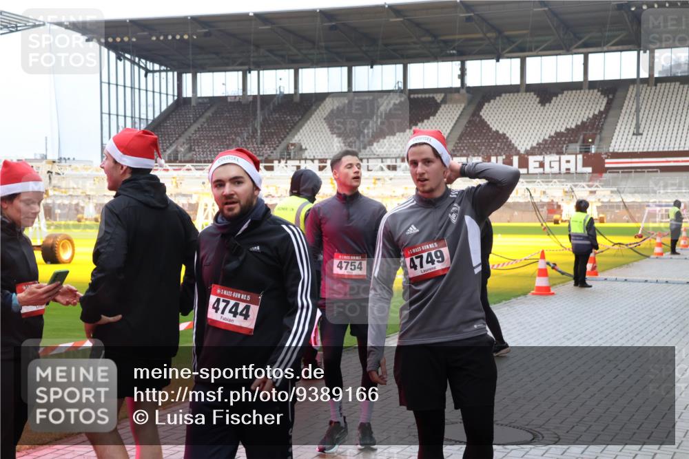 07.12.2025 - St. Pauli X-Mass-Run No. 15 Luisa Fischer http://msf.ph/oto/9389166 07.12.2025 12:00:27 Ziel 15, 4744, 15, 4749, 4754, 1864, 1865, 1868, 2264, 2267, 2627, 2630, 2741, 4306, 4743, 4744, 4752, 4754 meine-sportfotos.de