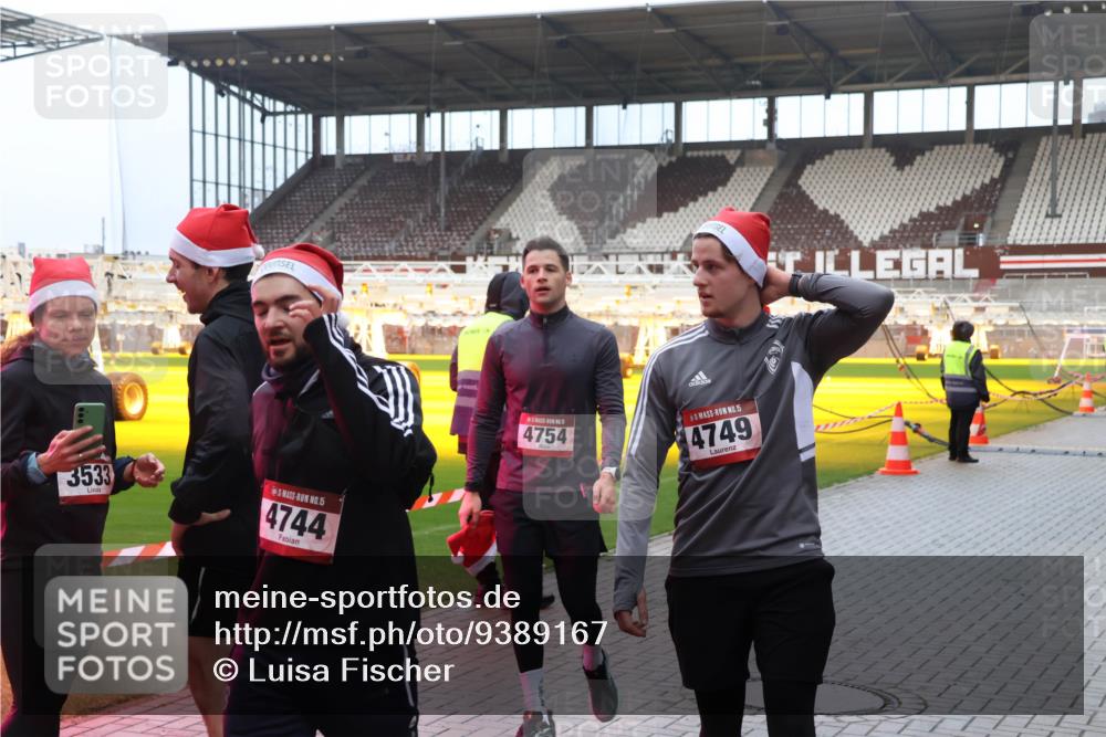 07.12.2025 - St. Pauli X-Mass-Run No. 15 Luisa Fischer http://msf.ph/oto/9389167 07.12.2025 12:00:28 Ziel 3533, 15, 4744, 4754, 15, 4749, 1864, 1865, 1868, 2264, 2267, 2741, 4306, 4743, 4752 meine-sportfotos.de