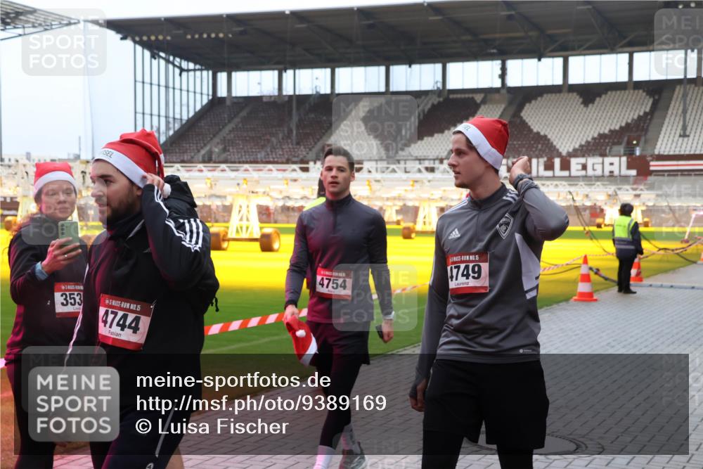 07.12.2025 - St. Pauli X-Mass-Run No. 15 Luisa Fischer http://msf.ph/oto/9389169 07.12.2025 12:00:28 Ziel 353, 15, 4744, 4754, 15, 4749, 1864, 1865, 1868, 2264, 2267, 2741, 4306, 4743, 4752 meine-sportfotos.de