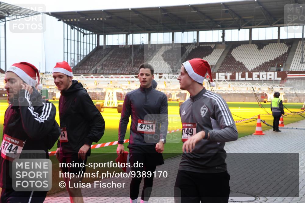 07.12.2025 - St. Pauli X-Mass-Run No. 15 Luisa Fischer http://msf.ph/oto/9389170 07.12.2025 12:00:28 Ziel 15, 4744, 14, 4754, 15, 1749, 1864, 1865, 1868, 2264, 2267, 2741, 4306, 4743, 4752 meine-sportfotos.de