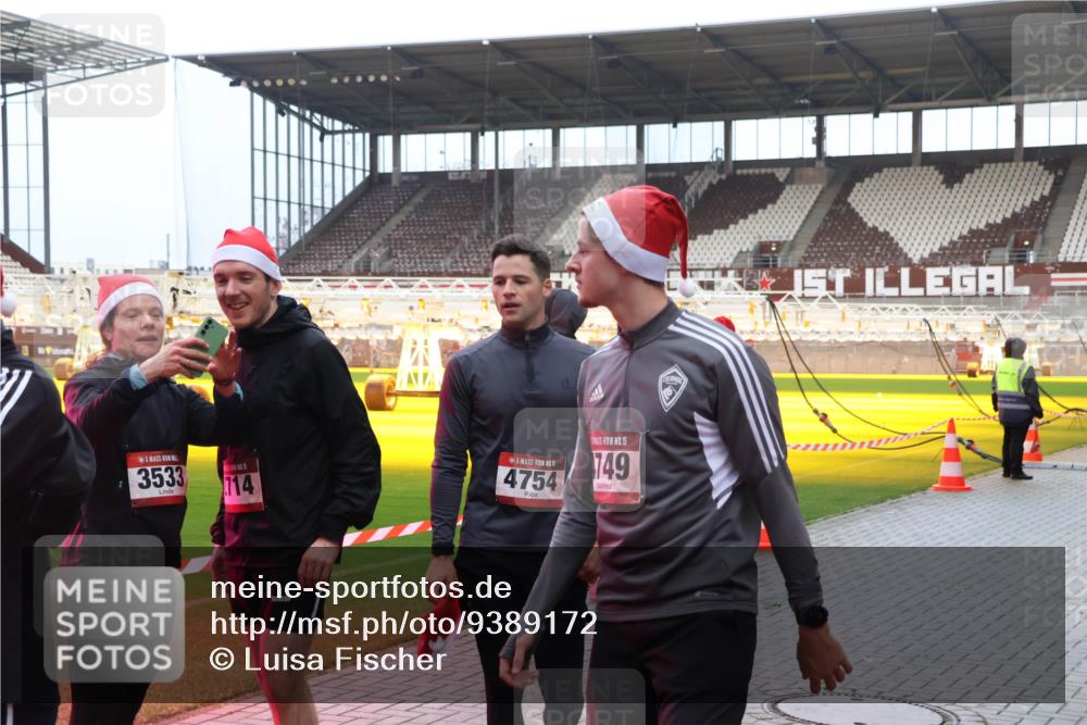 07.12.2025 - St. Pauli X-Mass-Run No. 15 Luisa Fischer http://msf.ph/oto/9389172 07.12.2025 12:00:29 Ziel 3533, 714, 5, 4754, 15, 749, 1, 1864, 1865, 1868, 2264, 2267, 4306, 4743, 4752 meine-sportfotos.de