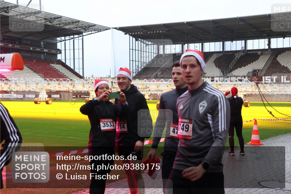 07.12.2025 - St. Pauli X-Mass-Run No. 15 Luisa Fischer http://msf.ph/oto/9389175 07.12.2025 12:00:29 Ziel 3533, 2714, 47, 749, 1864, 1865, 1868, 2264, 2267, 4306, 4743, 4752 meine-sportfotos.de