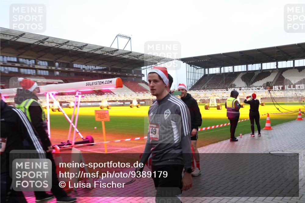 07.12.2025 - St. Pauli X-Mass-Run No. 15 Luisa Fischer http://msf.ph/oto/9389179 07.12.2025 12:00:30 Ziel 49, 7, 1864, 1865, 1868, 2264, 2267, 4306, 4743, 4752 meine-sportfotos.de