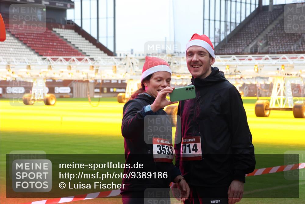 07.12.2025 - St. Pauli X-Mass-Run No. 15 Luisa Fischer http://msf.ph/oto/9389186 07.12.2025 12:00:35 Ziel 15, 3533, 714, 1865, 2264, 2267, 4743, 4752 meine-sportfotos.de